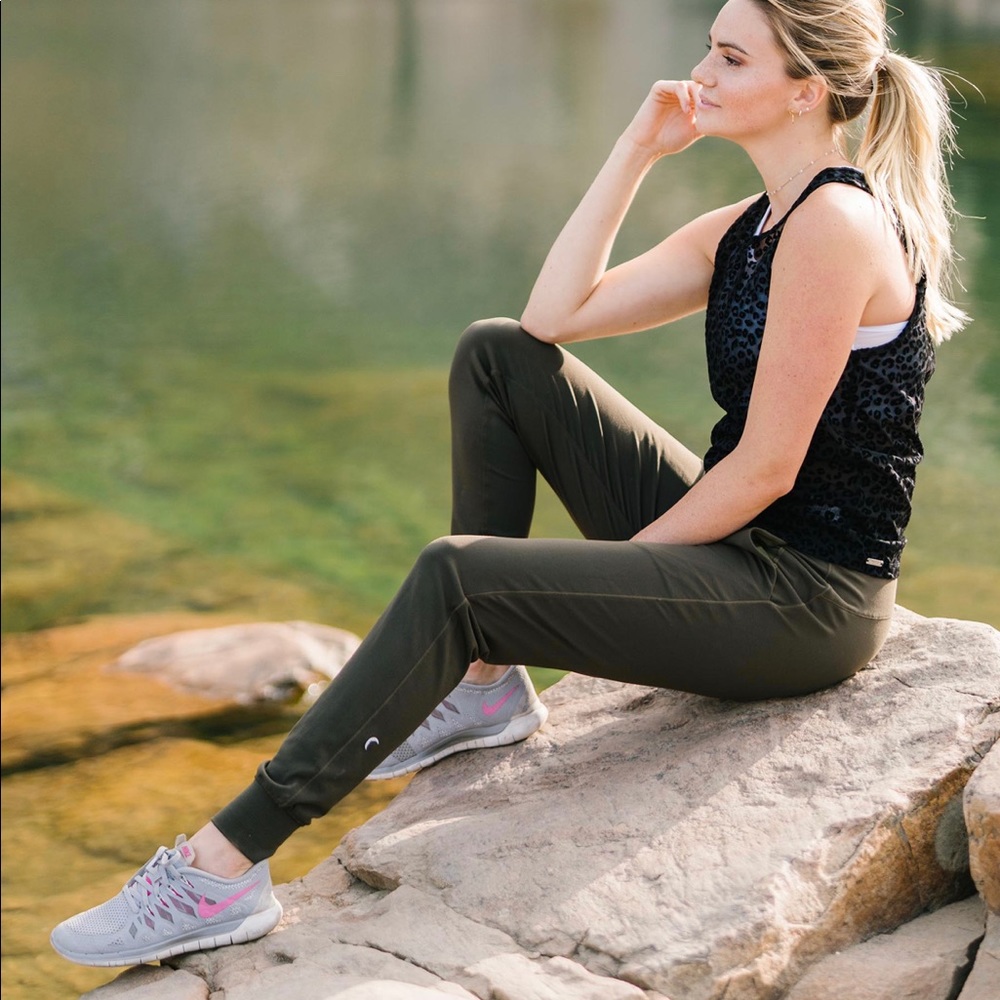 Zyia olive ascend jogger